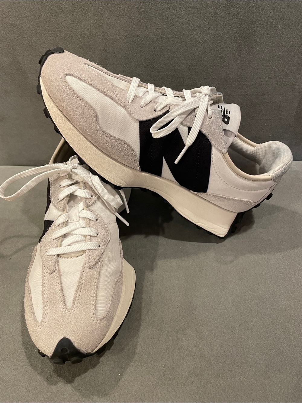 New Balance 327 White Black Women's Size 8 Retro Runner Sneakers - Picture 2 of 15